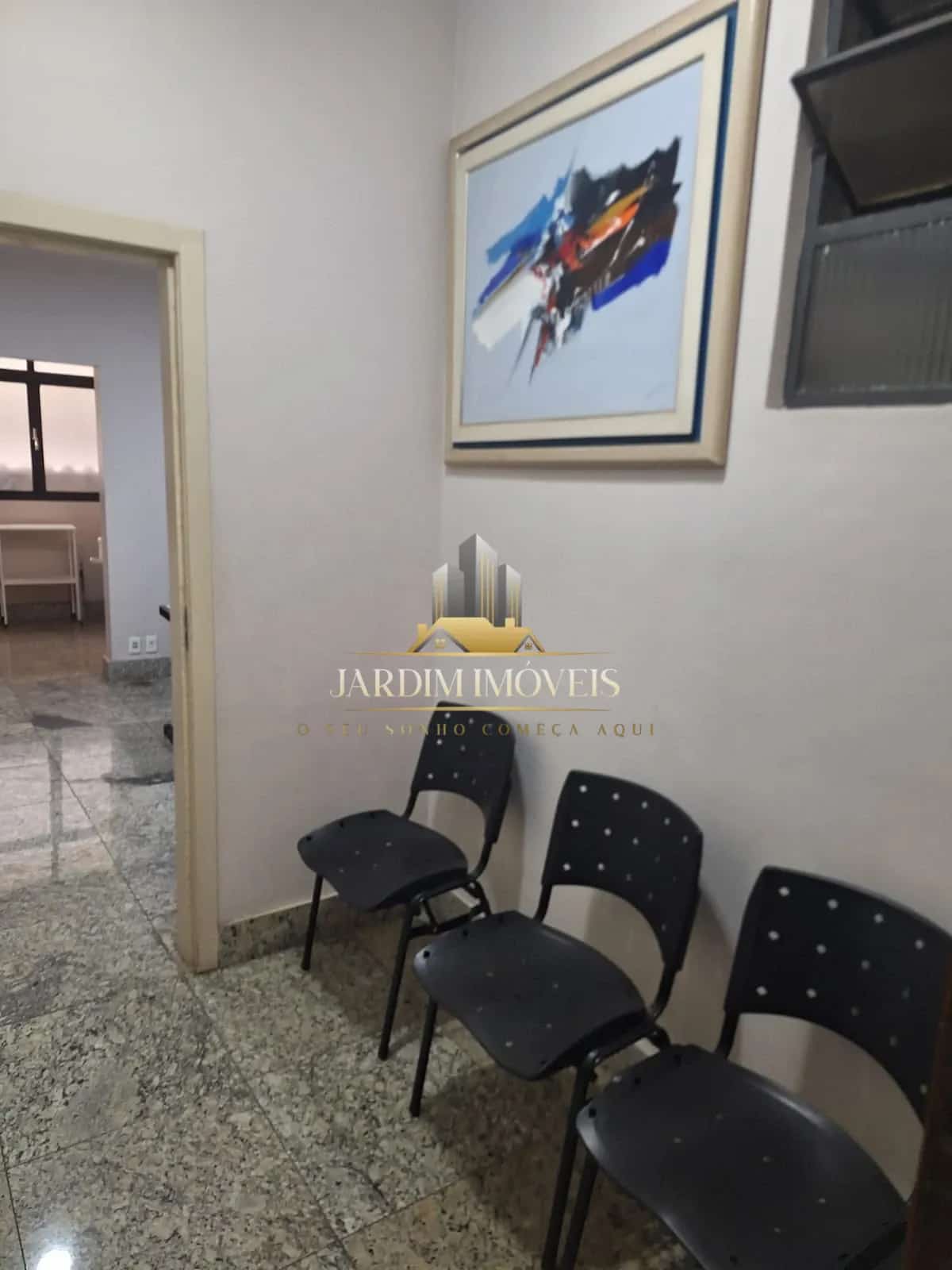 Ótima sala comercial com excelente localização.
