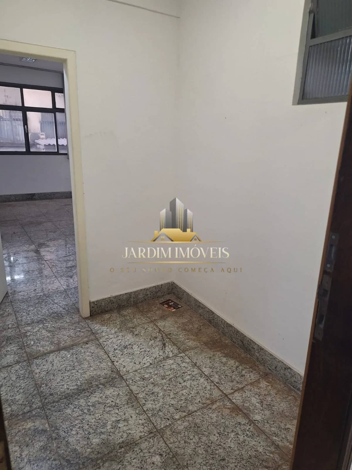 Excelente sala comercial no Centro de BH.